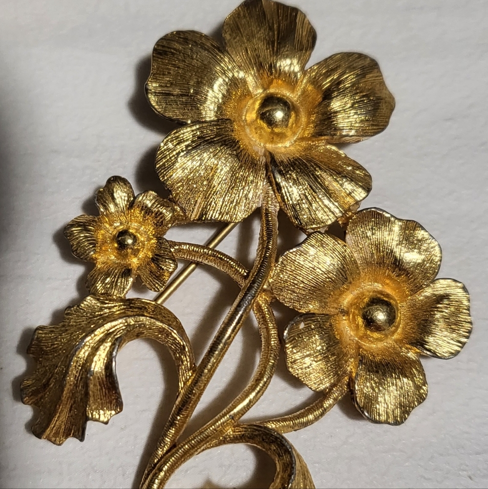 Vintage Monet Brooch Gold Toned Flowers